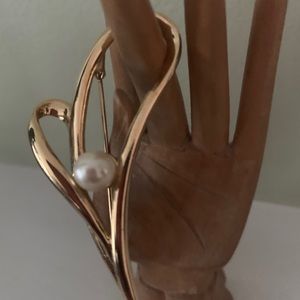 Valentines Day Heart Pin/Broach with Pearl Detail